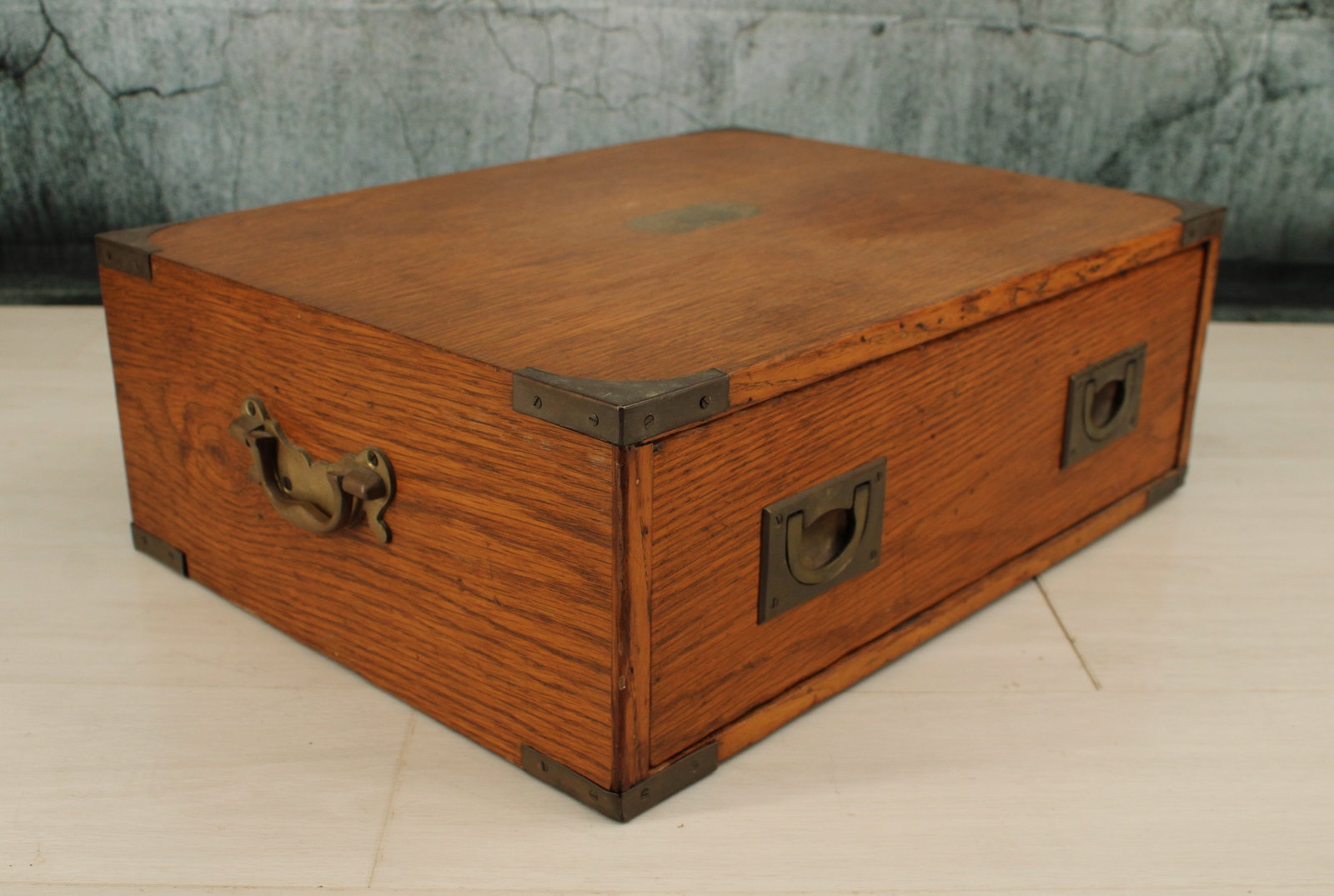 Campaign Style Oak Toiletry Chest: Campaign Style Oak Toiletry Chest. Size: 6.5" H x 18" W x 14" D