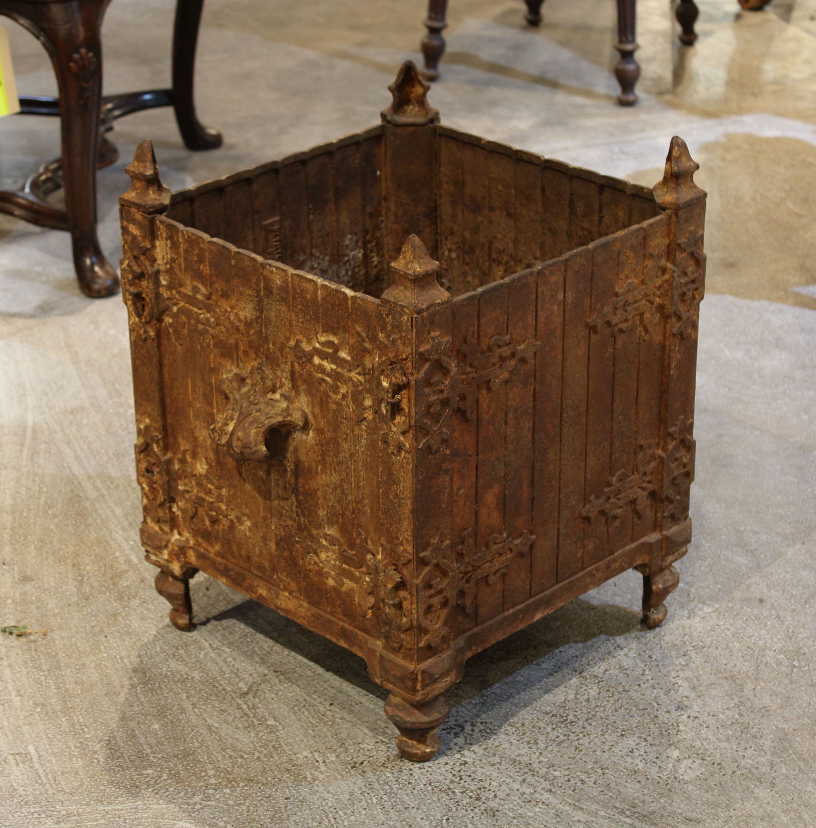 Antique French Iron Terrace or Garden Planter (1 of 7)