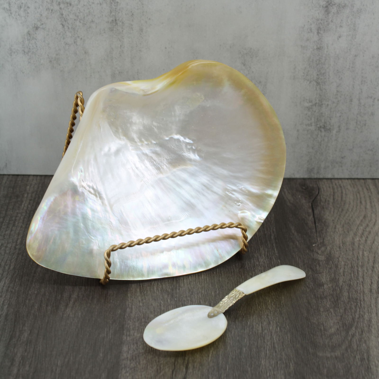 Shell Caviar Service, Mother of Pearl (1 of 9)