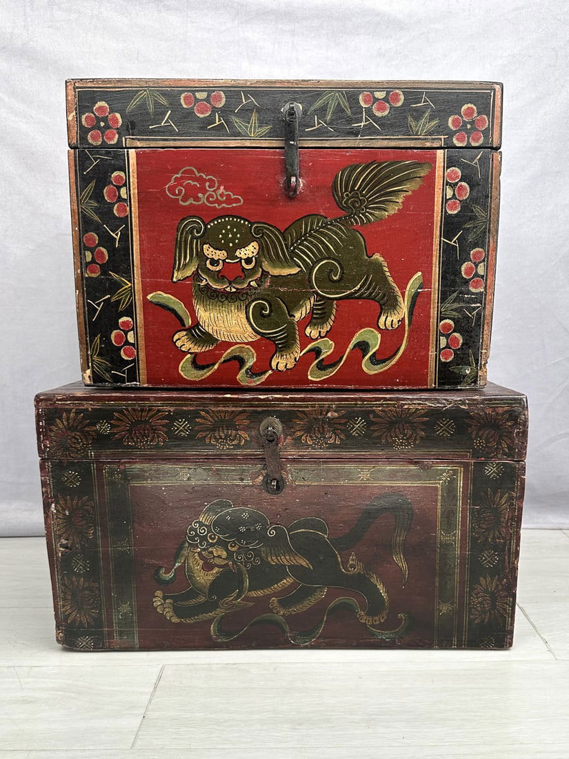 Pair of Tibetan Foo Dog Painted Trunks (1 of 18)