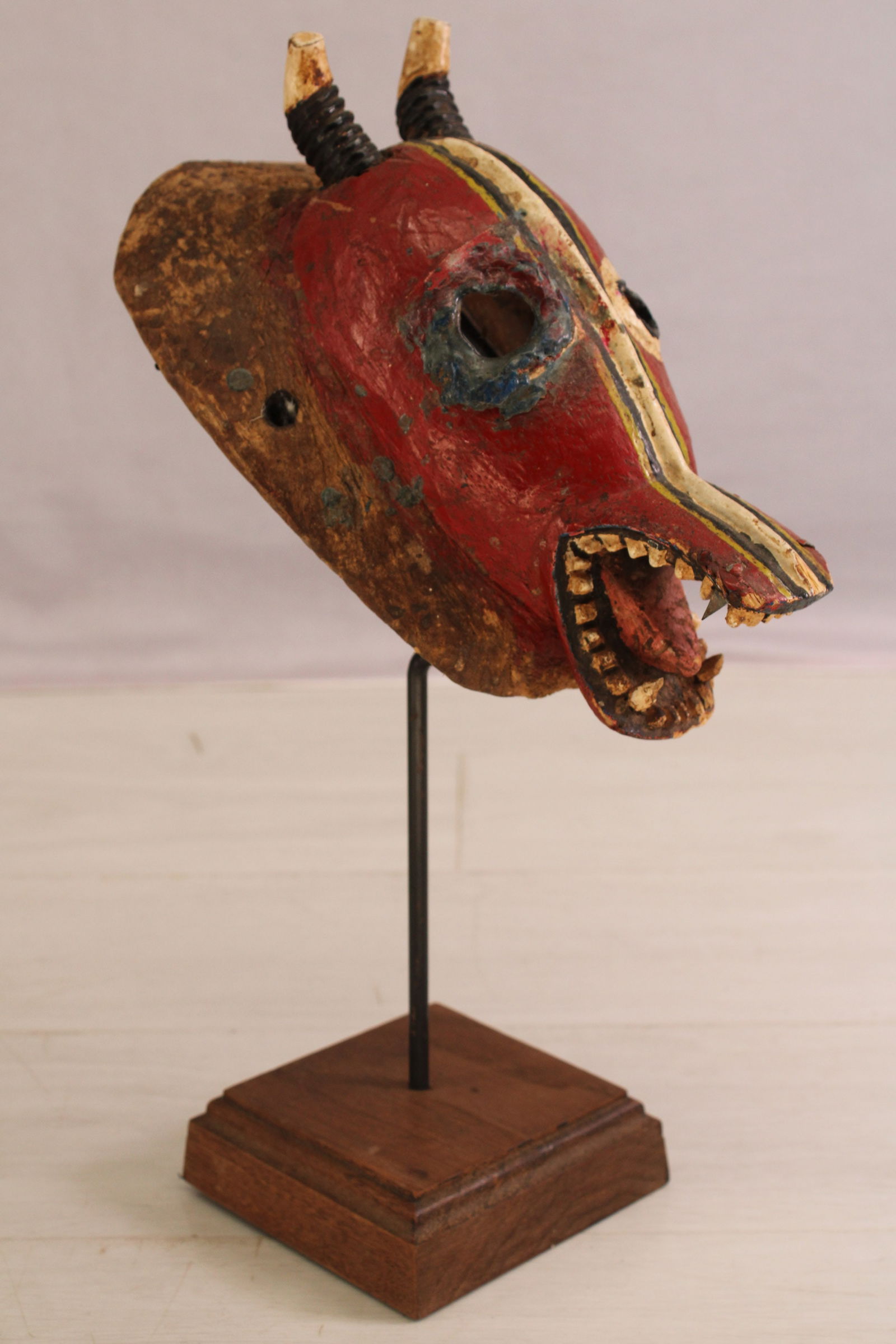 Guro Mask on Stand (1 of 7)
