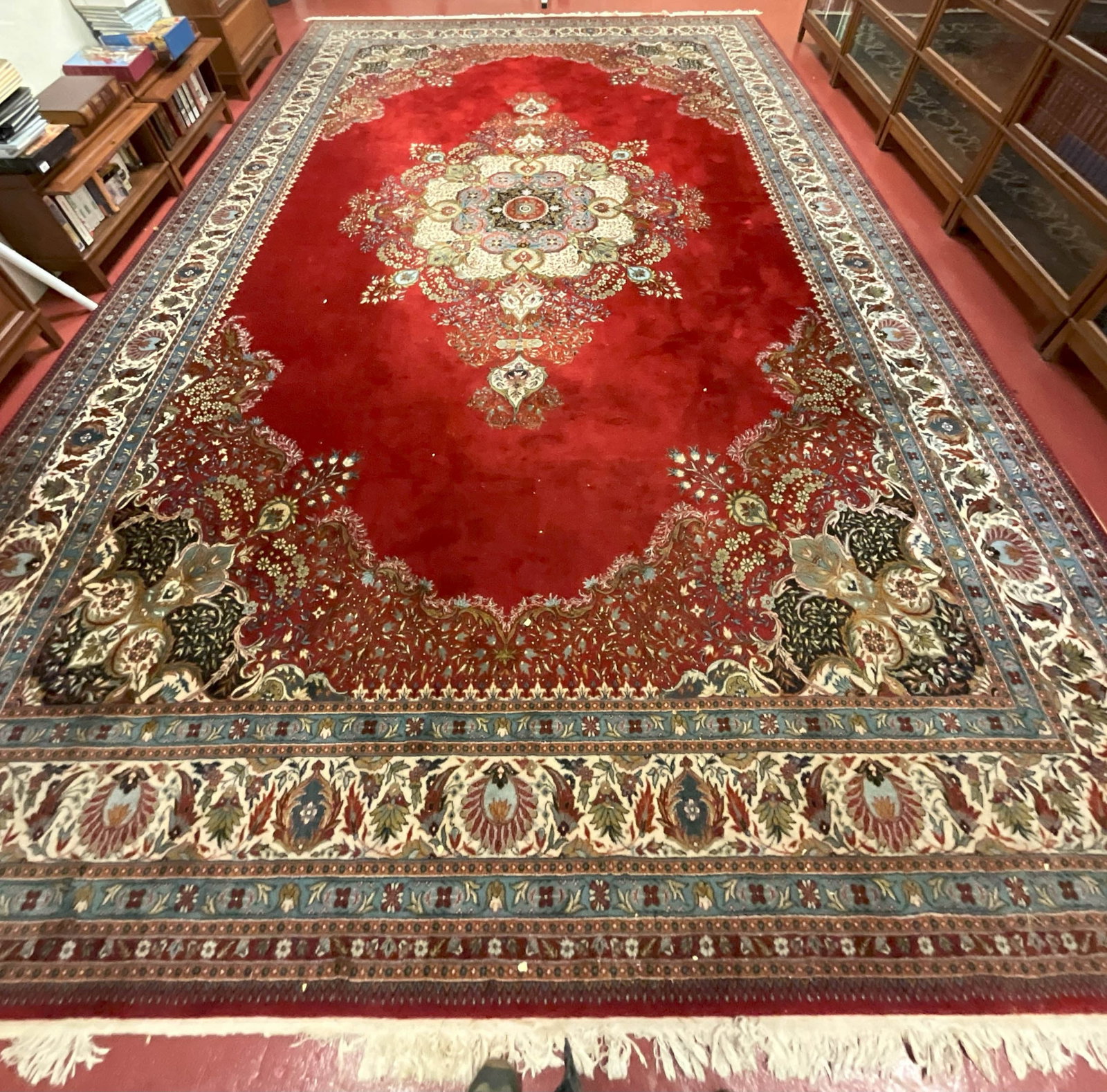 Palace Size Rug 12'11" x 19'10": Grand scale rug, made in Turkey, with central medallion. 20th C. Machine made. Size: 12'11" x 19'10"