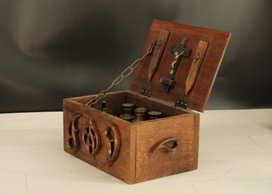Vampire Kit With Putti & Gothic Details