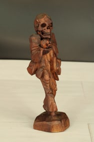 Skull Head Vagabond Cabinet Statue