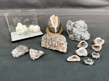 Quartz on Pyrite, Okenite, Huelandite