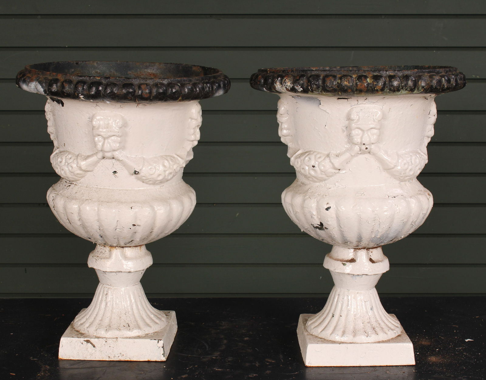 Pair Cast Iron Garden Urns, Lion Masks, Garland (1 of 9)