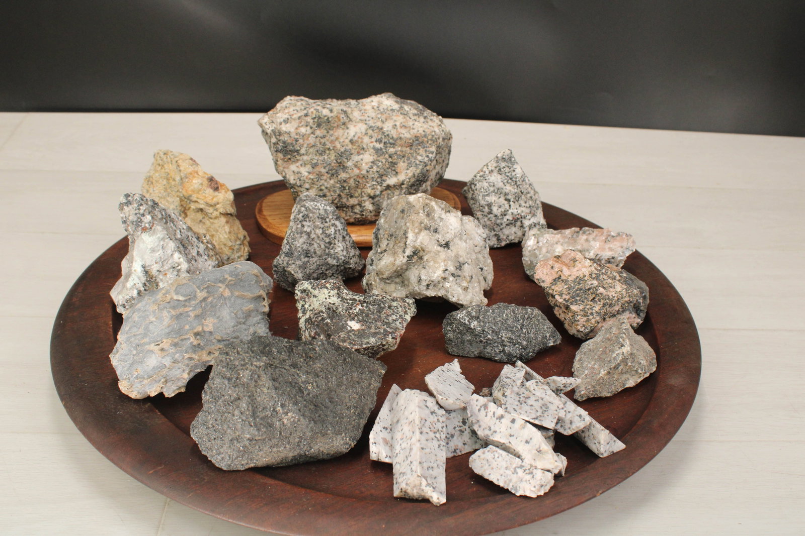 Fluorescent Collection: Variety of UV reactive stones, mainly Christmas Tree Rock (Willemite, Zincite, Calcite) New Jersey and calcite. Size: see photo Provenance: From the lifetime collection of an Oreland, Pennsylvania pri