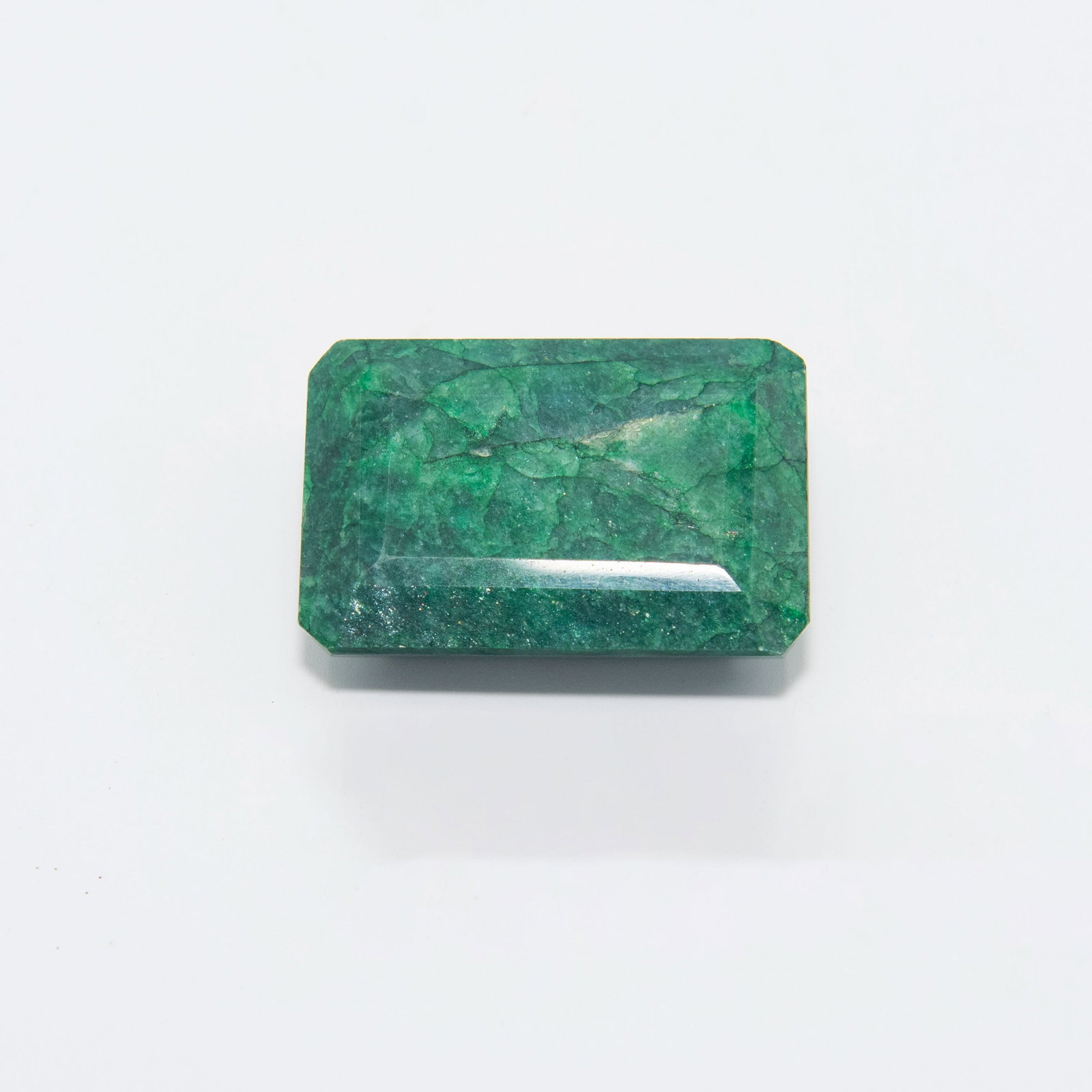 Beautiful Large 140.05 Ct Certified Emerald: Beautiful Large 140.05 Ct Certified Emerald Solitaire. Fine emerald cut measuring 40 x 27 x 13 mm. Please see certification for further details.