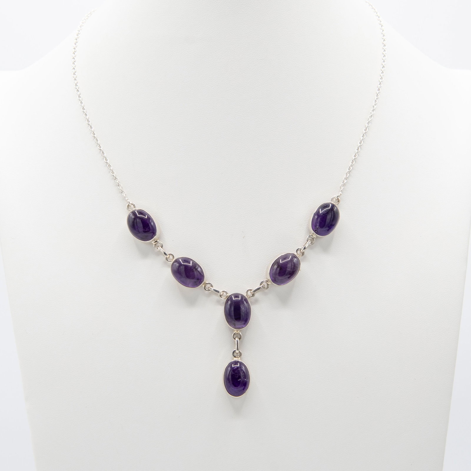 Breathtaking Huge 44 Ct Natural Amethyst Necklace: Breathtaking Huge 44 Ct Natural Amethyst Necklace. High Luster And Polish Oval Ct Cabochons Mounted In Solid .925 Sterling Silver. Over 97.5 Cttw. Or Approx 19.6 Total Grams. 20 " Long. Mined From The