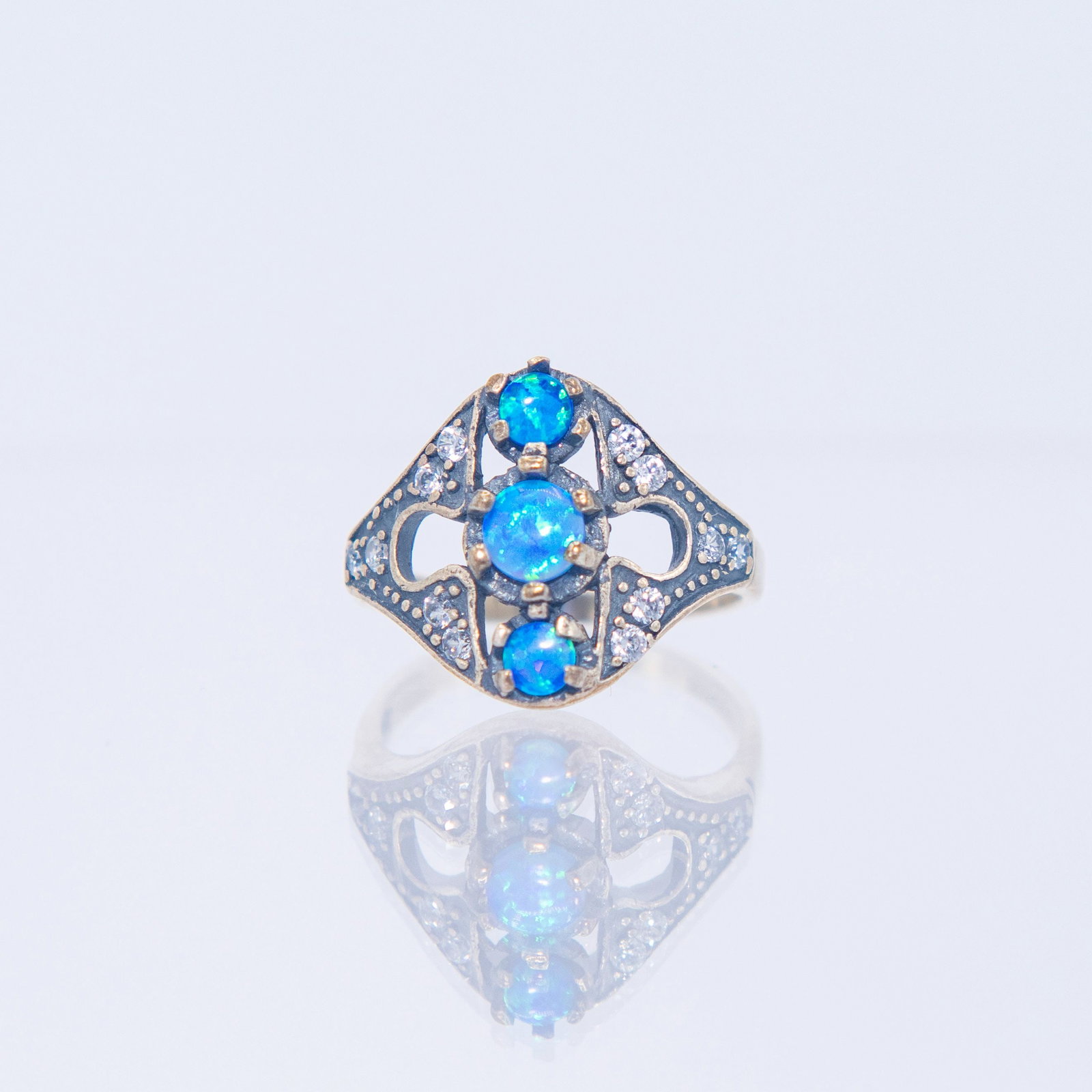 Lab Created 2.5ct Green Opal Solid Silver Ring: Lovely 2.5 Ct Green Opal Silver Ring. These lab created exceptional multi-color play opals are set in solid 925 sterling silver. Size 7. Total gram weight is 3.9 or 19.5 cttw.