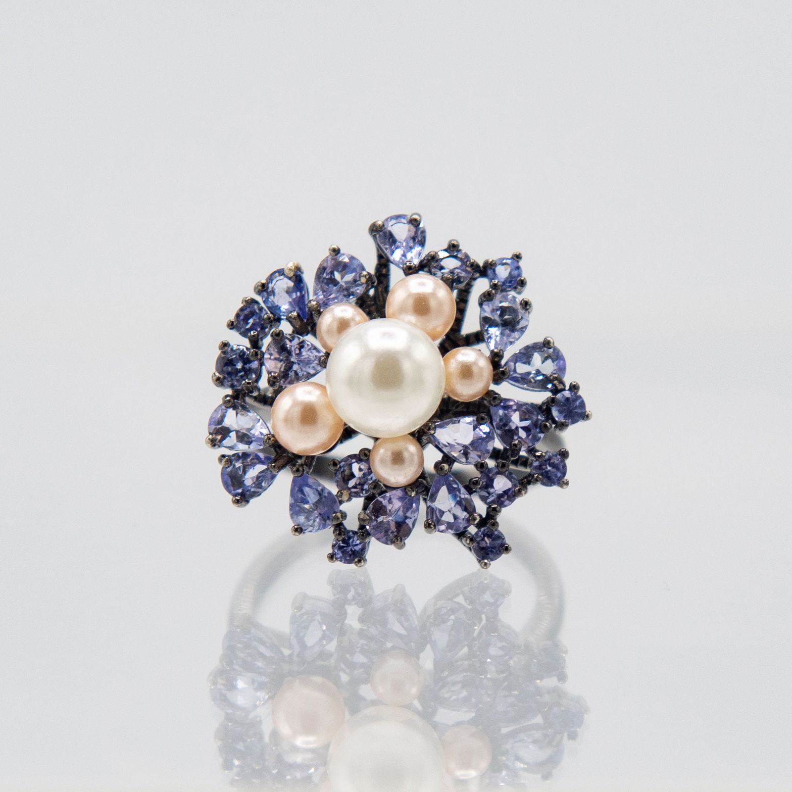 Beautiful Natural Certified Tanzanite Pearl Ring: Beautiful Natural Certified 1.5 Ct Tanzanite Pearl Ring. Mounted in solid .925 sterling silver. Size 7.Total gram weight is 4.7 grams. Please see certification for further details.