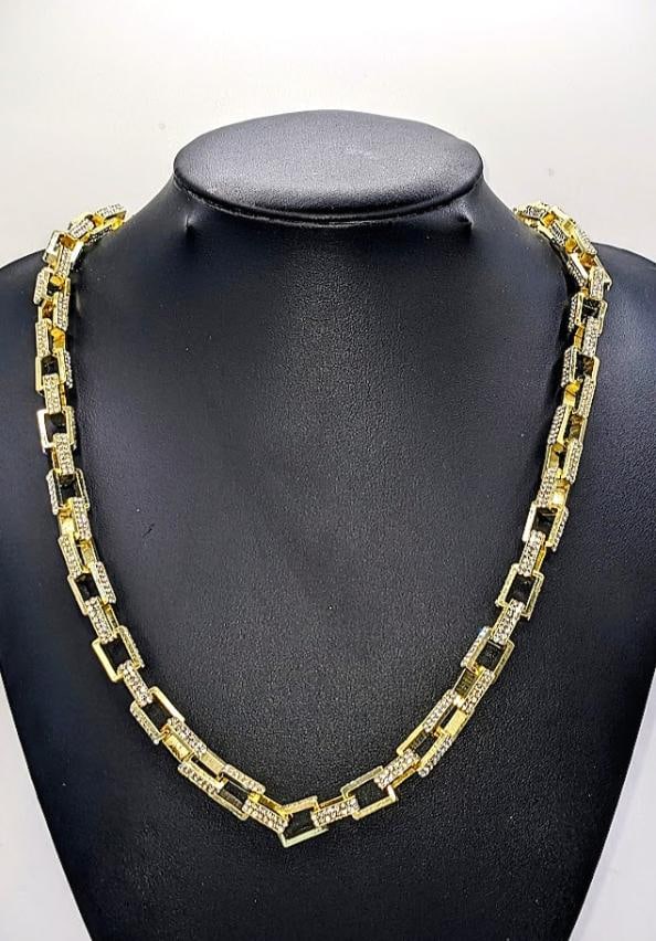 Huge 65.4 Gram 14 Kt Yellow Gold Plated Rolo Box Link Necklace: Stunning 14 Kt Yellow Gold Plated Simulated Diamond Necklace. This Large Rolo Box Link Necklace is 22 inches long and a healthy 8.5 mm thick. The total gram Wt. is a healthy 65.4 Grams. This Rolo Link