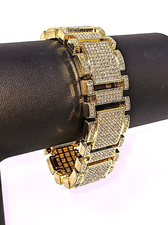 Huge 90 Gram 14 Kt Gold Plate Italian God Father Simulated Diamond Link Bracelet: Huge 90 Gram 14 Kt Gold Plate Italian God Father Simulated Diamond Link Bracelet. This Sparkling Bracelet Measures 8 Inches Long and a Stealth 22 mm Wide.
