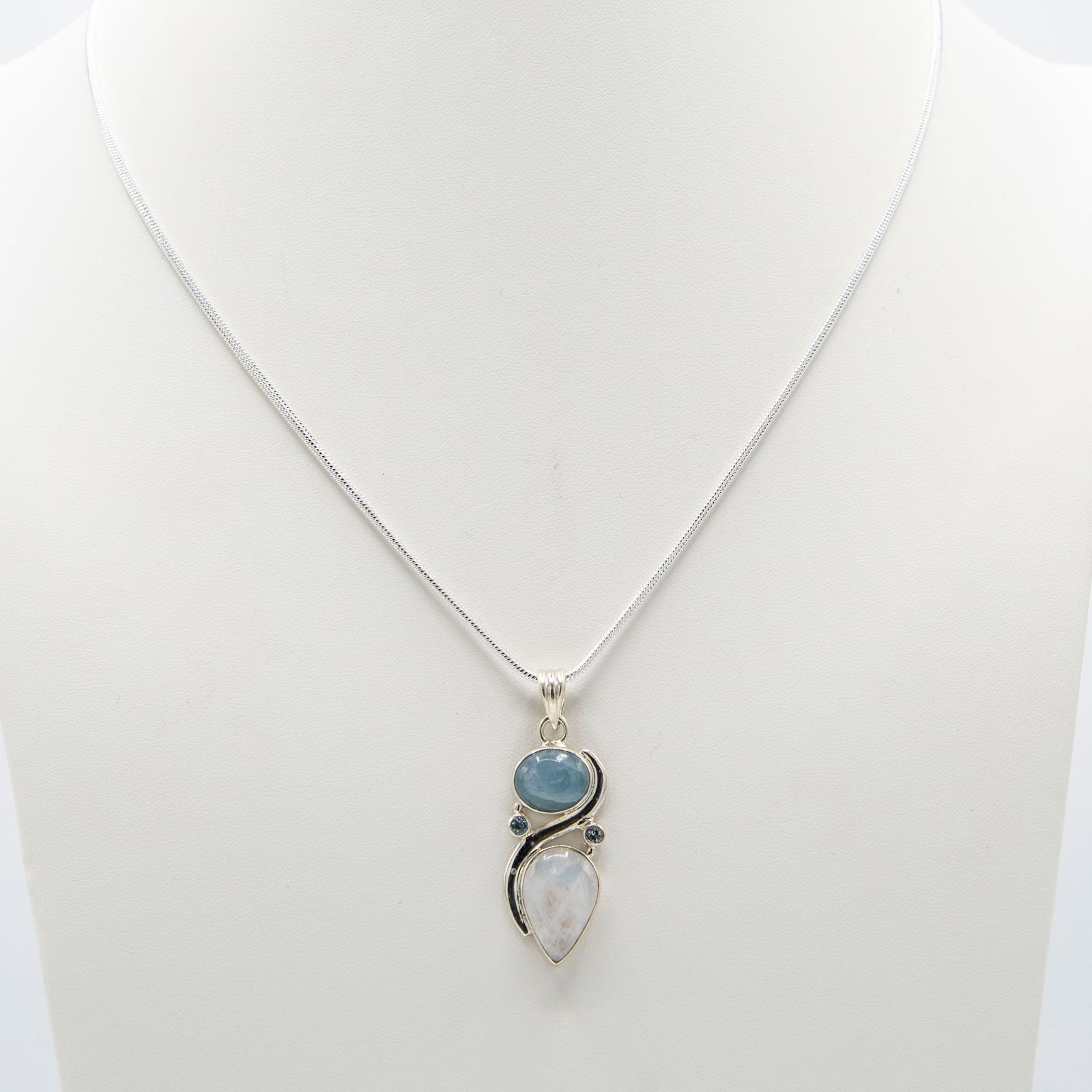 Beautiful Natural 7 Ct Aquamarine Pendant (1 of 3)