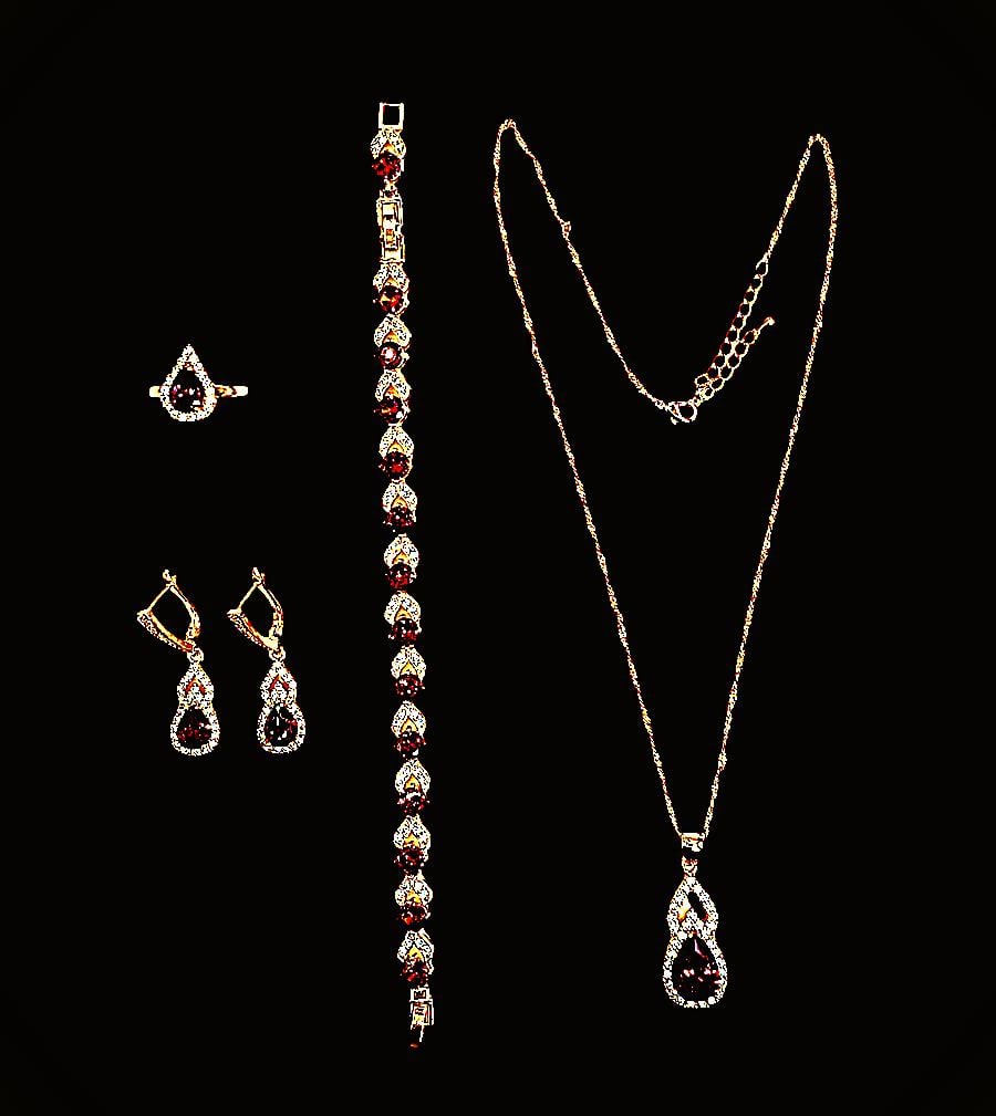 18 Kt Gold Plate Padpaparacha Sapphire Lab Simulated Jewelry Set: Gorgeous Rare Padpaparacha Sapphire Lab Simulated 4 Piece Jewelry Set. These Faceted Pear Cut Gemstones Are Eye-Clean. They burst out with a full spectrum of colors. The colors can range from beautifu