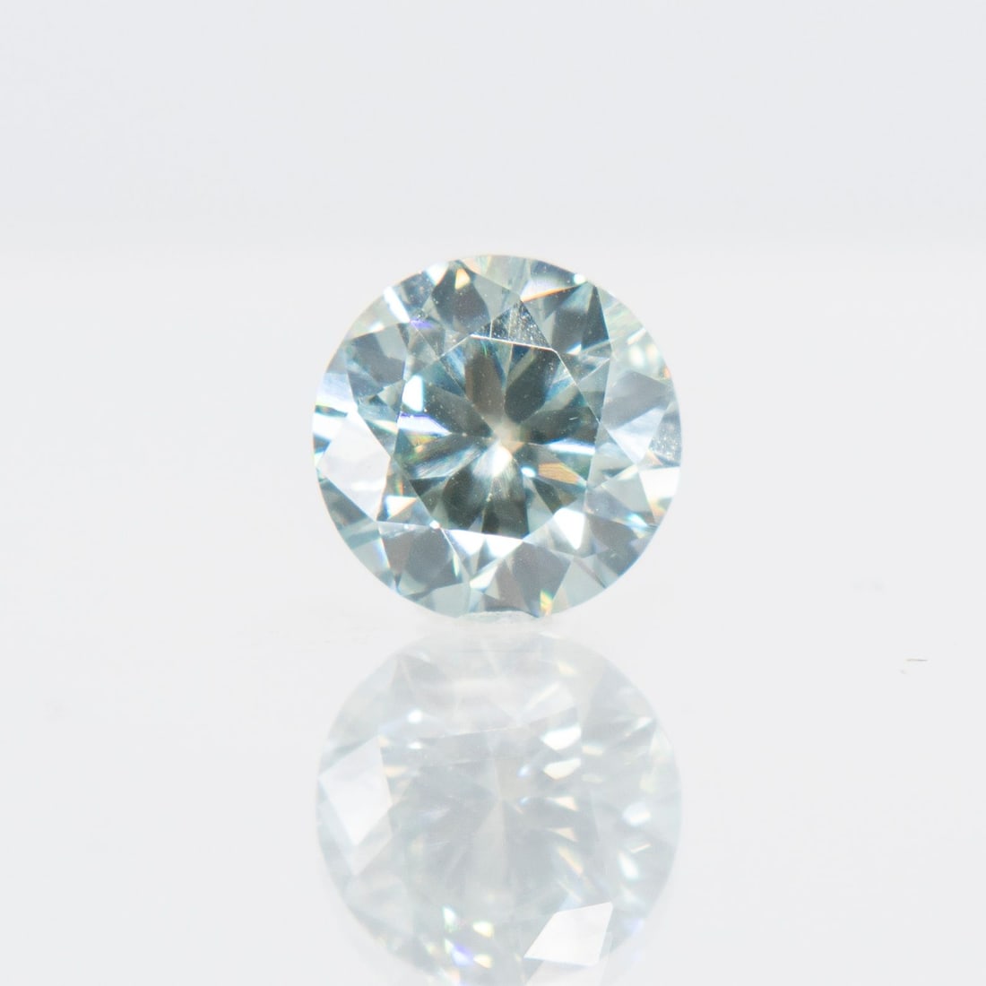 Sparkling 3.70 Ct. Vvs1 Round Moissanite (1 of 4)