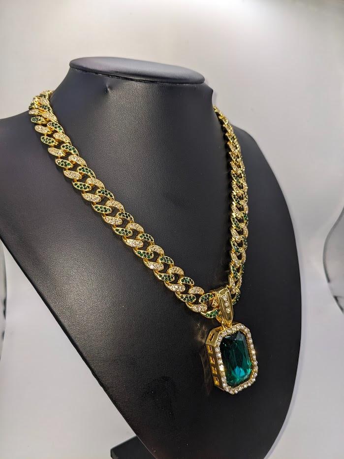 14 Kt Yellow Gold Plate Simulated Emerald Pendant Necklace (1 of 10)