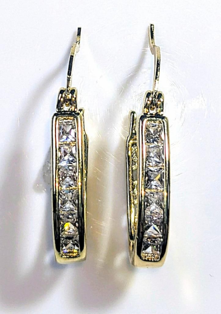 14KT Gold Plated Princess Cut Simulated Diamond Earrings: Sparkling 14 Kt Gold Plated Lab Simulated Diamond Hoop Earrings. These 12 Lab Simulated Diamonds are all VVS1 Eye-Clean and White in Color. These gemstones are fully faceted princess cuts set in 14 Kt