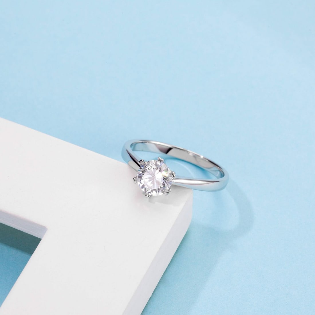 Sparkling 1ct VVS1 White G-H Fire Moissanite Ring - 3