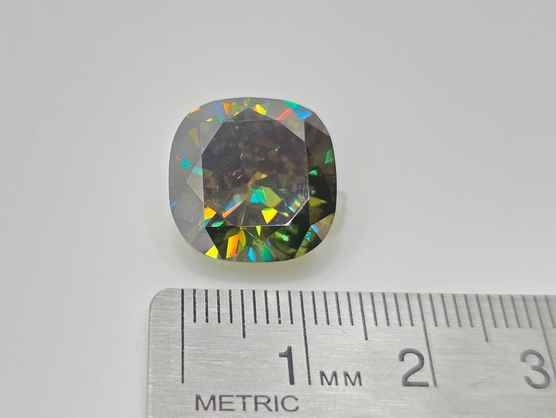 Huge Exceptional 16.5 Ct Sparkling Green Lab Simulated Diamond - 6