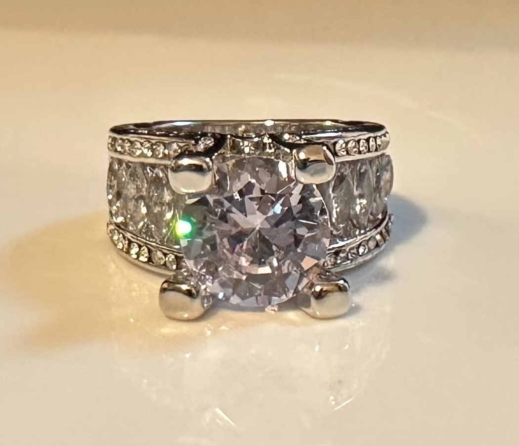 Beautiful 14 Kt. White Gold Plated 4.5 Ct Simulated White Diamond Ring (1 of 7)