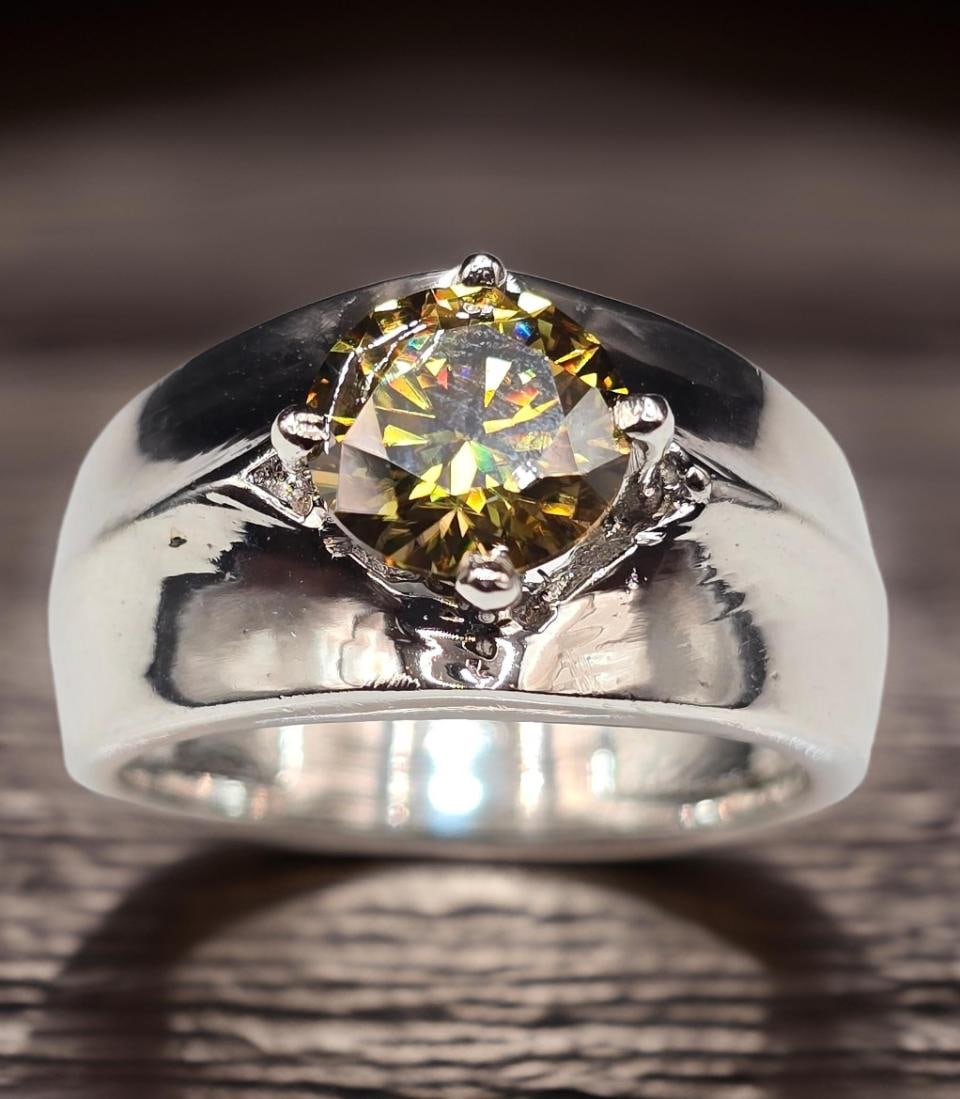 Dazzling 2.35 Ct VVs1 Golden Green Amber Lab Simulated Diamond Ring (1 of 5)