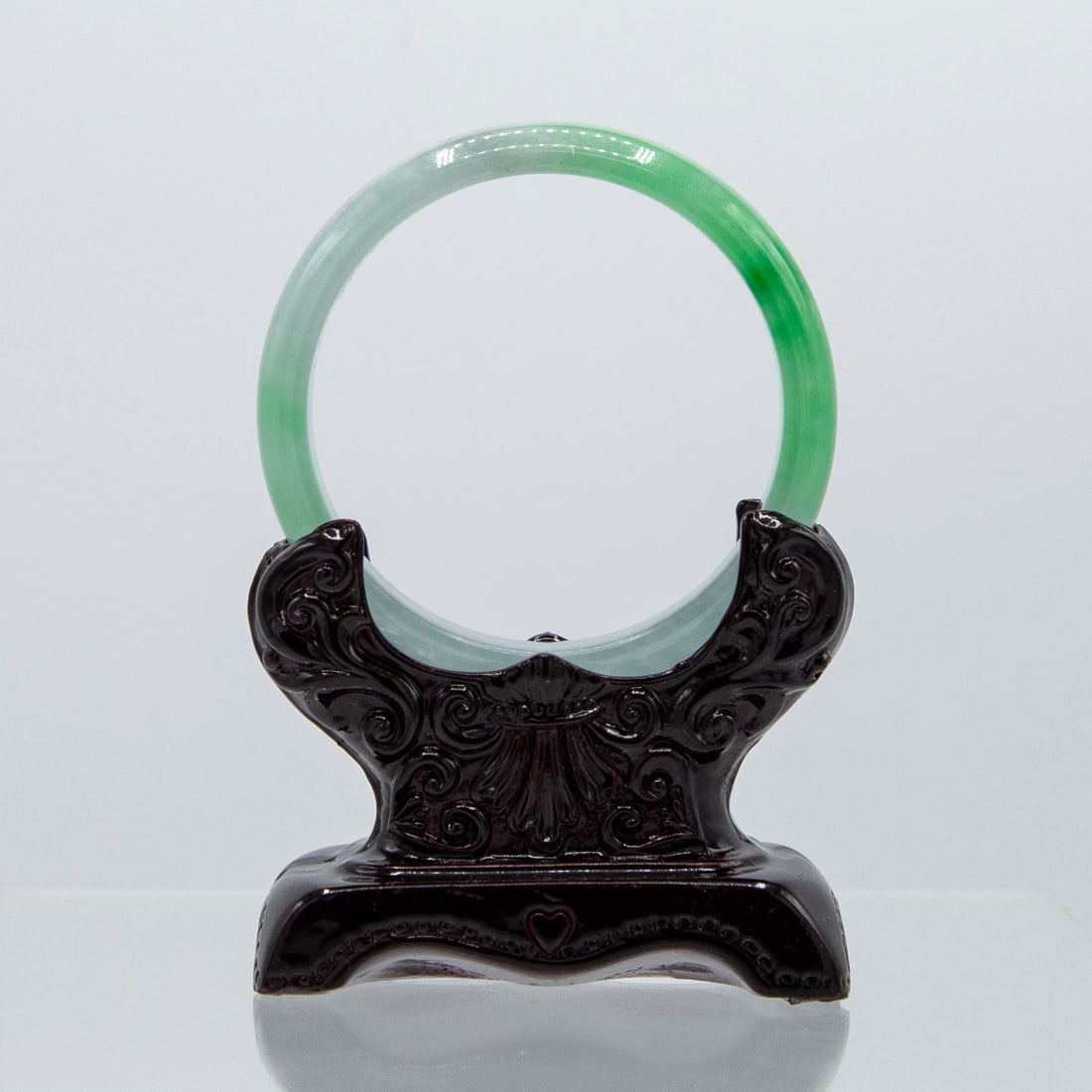 Chinese Fine Natural Mixed Green Jadeite Bangle: Beautiful Chinese Fine Natural Mixed Green Jadeite Bangle. Translucent and Apple Green. Outer Diameter Approx.: 74 Mm, Inner Diameter Approx. : 60 Mm.Aporox. 55.35 Grams. Includes Chinese Bangle Displ