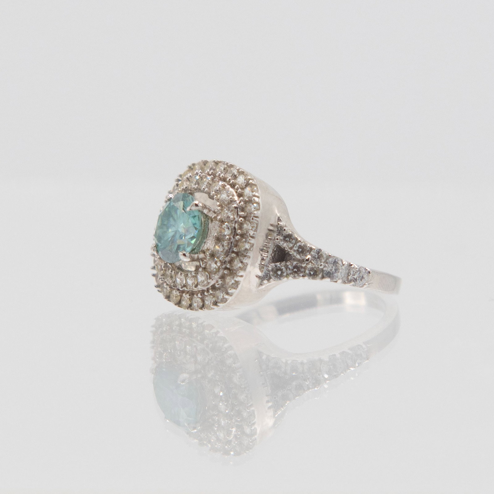 2.5Ct Emerald Green Moissanite Ring - 2