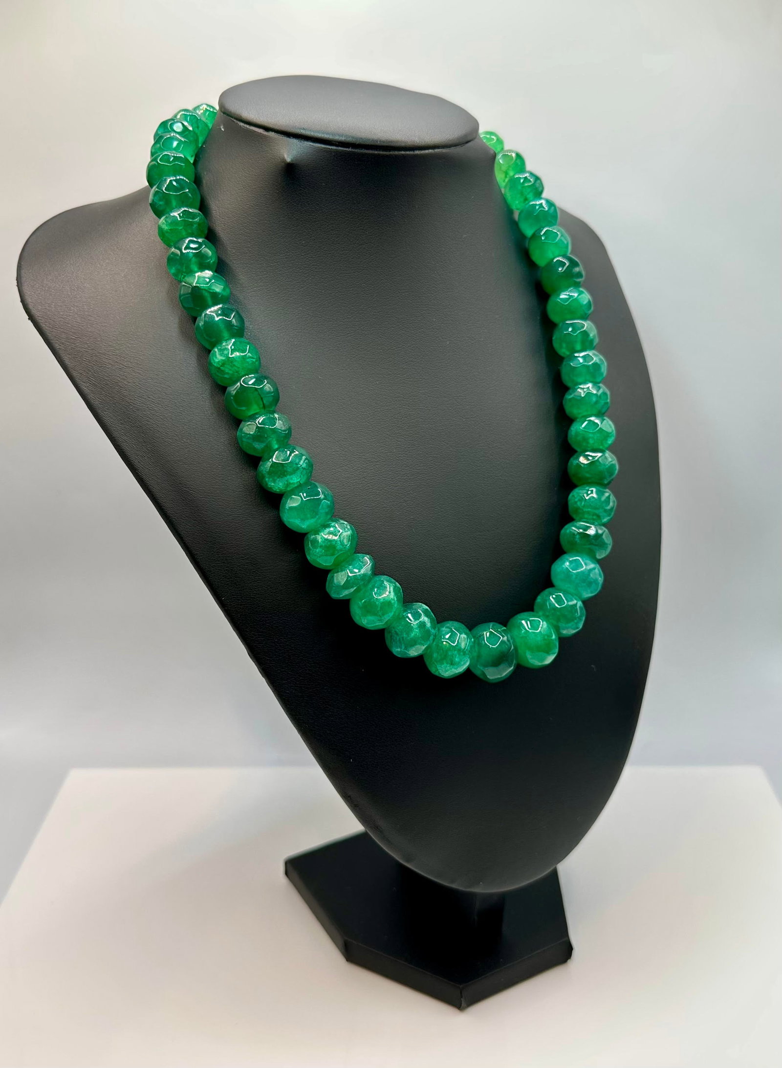 Lovely 763 Cttw Natural Mined From The Earth Emerald Necklace: Beautiful Bright Emerald Green 763 Cttw Emerald Necklace. These mined from the earth natural emerald beads are faceted oval cuts measuring approx. 12 x 15 mm. in size. The necklace length is adjustabl