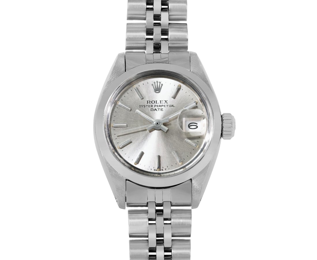 Rolex Ladies Stainless Steel Smooth Bezel Date Watch: This Lady Rolex Date watch features a silver dial with index hour markers and a custom plastic crystal, with a magnified date window. The timepiece has Rolex stainless steel smooth bezel. The Rolex 26