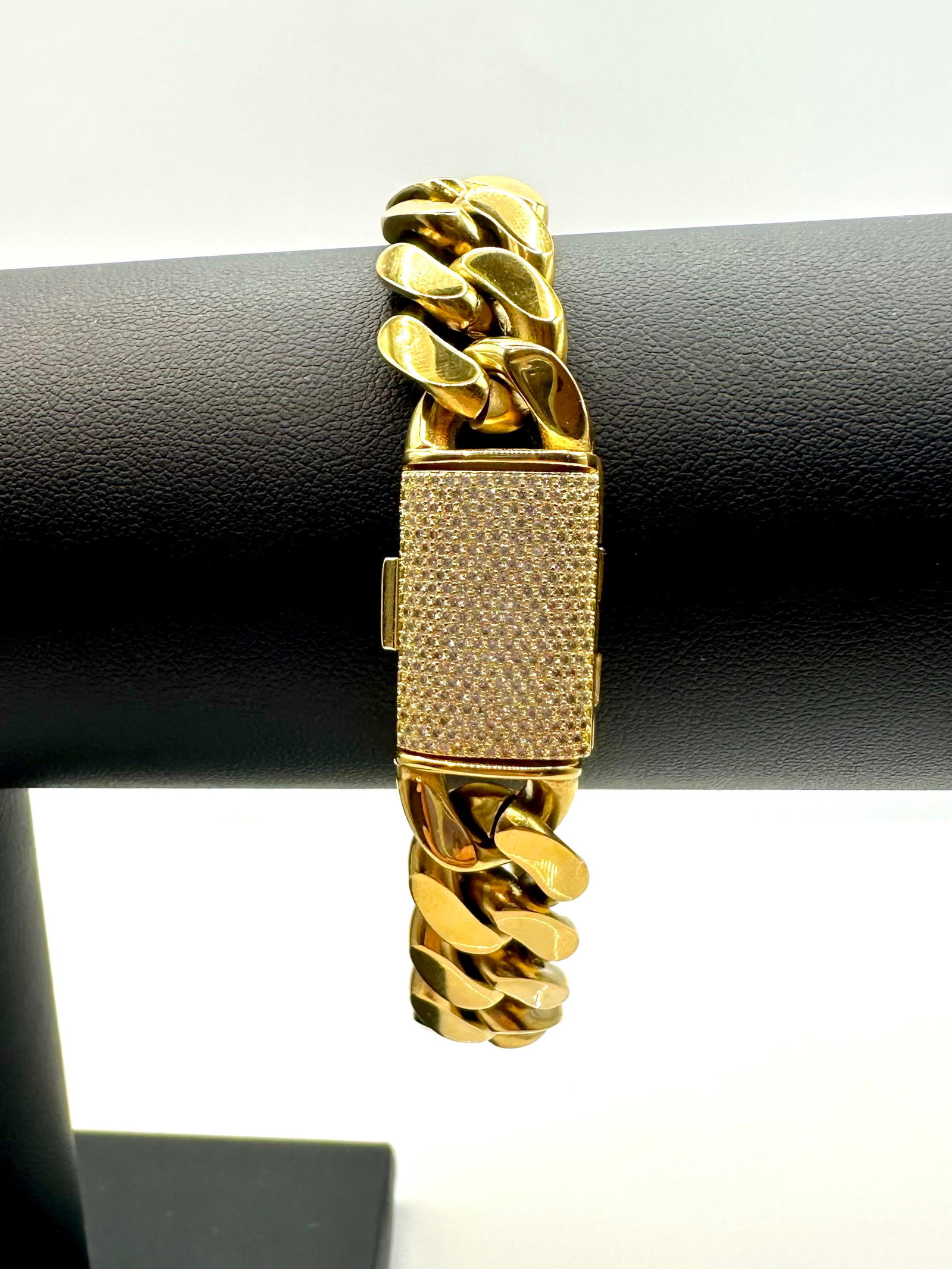 Huge 66.6 Gram Yellow 14 Kt Gold Plate Cuban Curb Link Bracelet (1 of 7)
