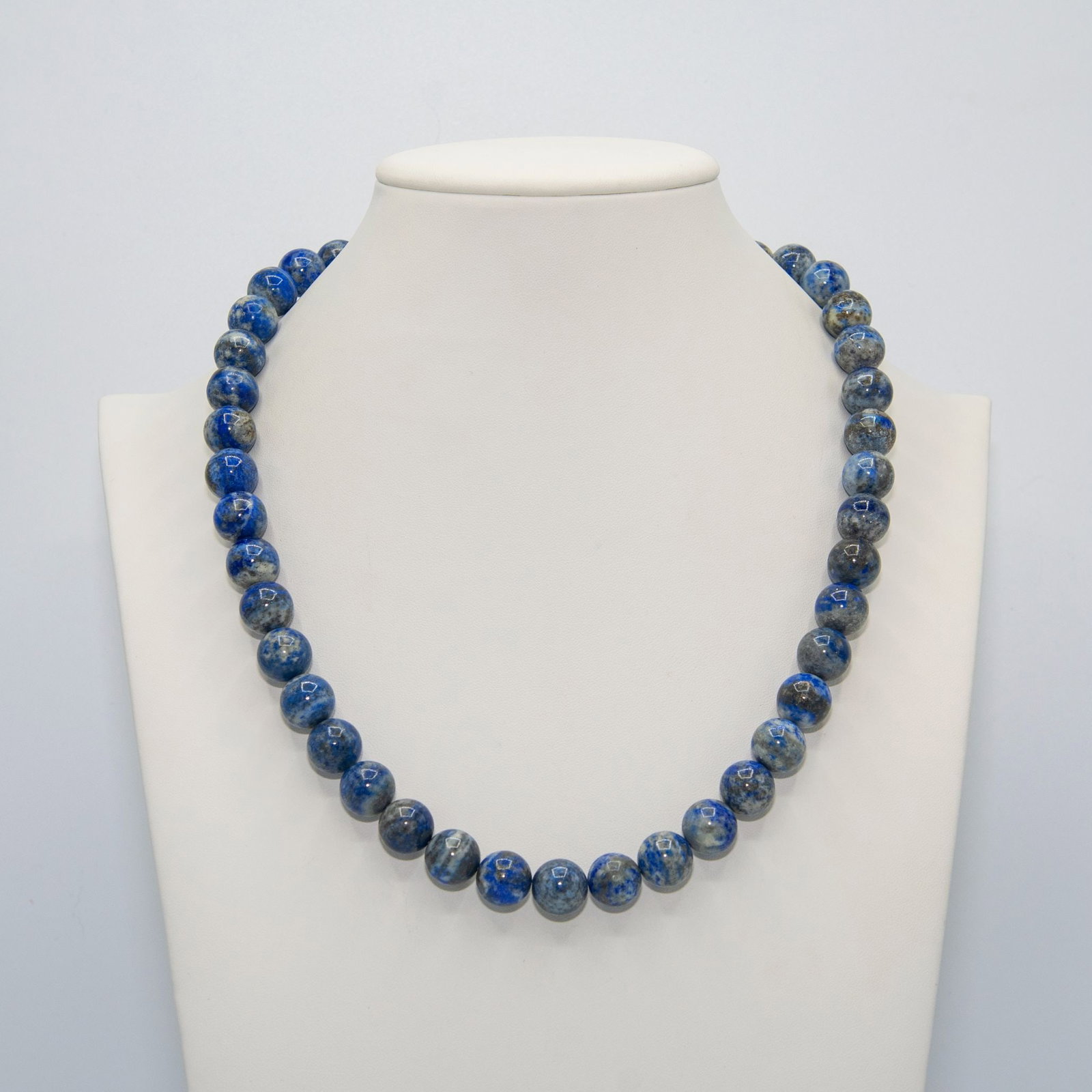 Stunning Natural 672.5 Cttw Blue Lapis Lazuli Lazuli Necklace (1 of 3)