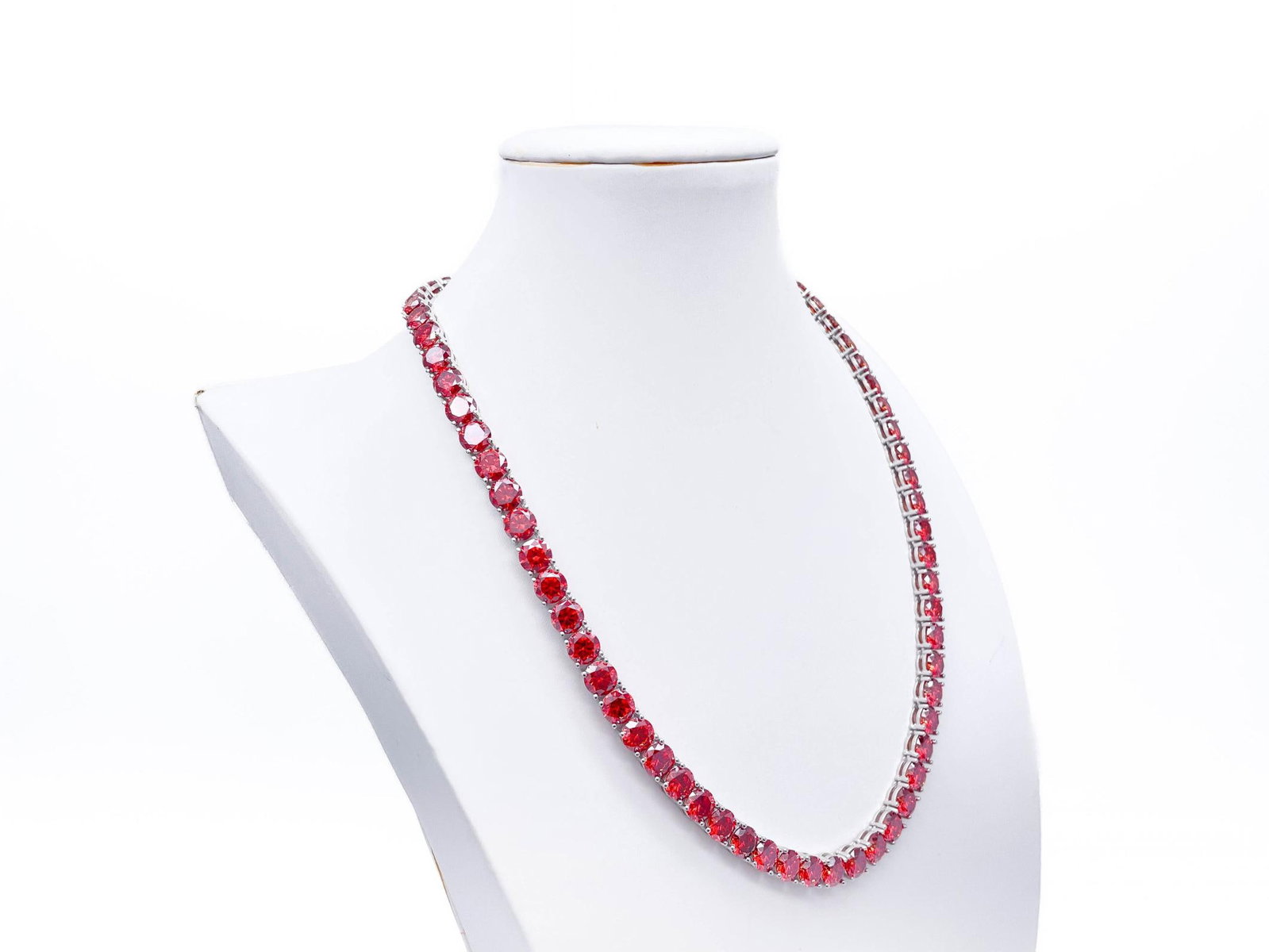 18KT White Gold Plated 69ctw Hot Cherry Red Moissanite Necklace: Dazzling 18 Kt White Gold Plated Huge 69 Ctw Hot Cherry Red Fire Moissnite Tennis Necklace.?These 69 Individual Moissanites are VVs1 Clarity Hot Cherry Red in Color. They are Brilliant Round Cuts Meas