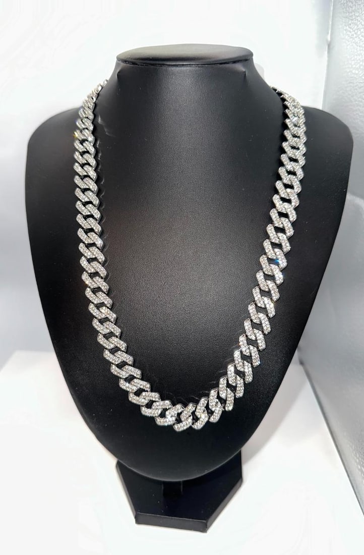 Sparkling 82.3 G 14 Kt White Gold Plated Miami Cuban Link Necklace: Sparkling 82.3 Gram 14 Kt White Gold Plated Miami Cuban Link Bracelet. A healthy 14 mm. thick and 22 inchers long..***High Quality. Top Notch. Looks Like Solid Gold Without The Solid Gold Price. This 