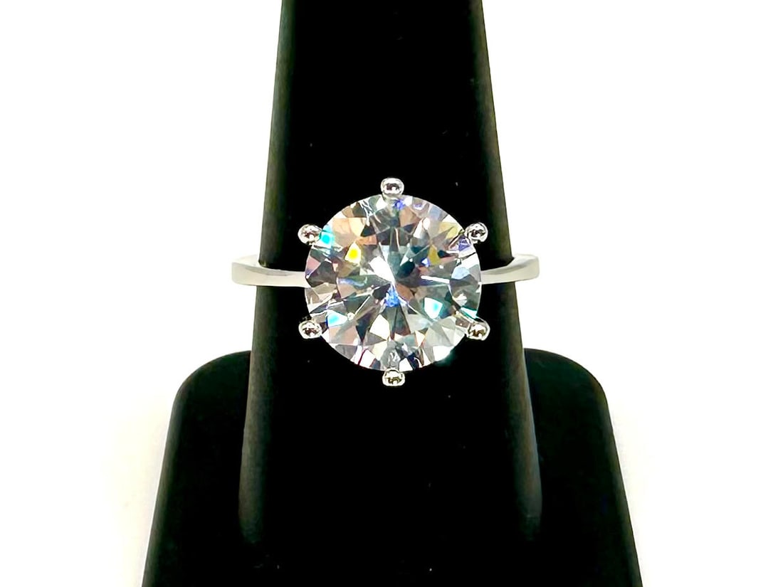 Ladies Sparkling Classic White Gold Plate 5 Ct CZ Ring