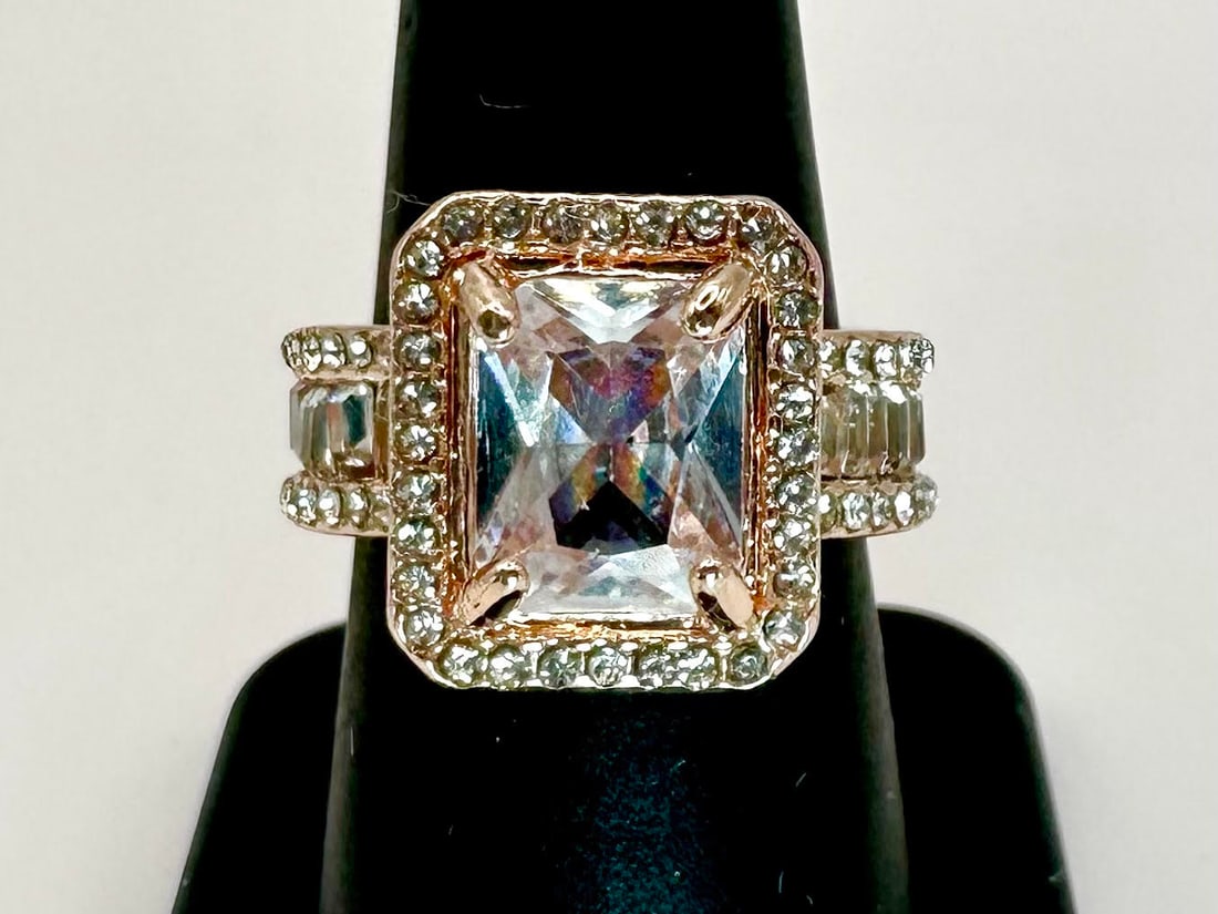 Sparkling 5 Ct Radiant Cut Lab Simulated Light Pink Diamond Ring: This Sparkling 5 Ct Lab Simulated Diamond Is A Radiant Cut Measuring 10mm x 8mm. It is eye clean and has a beautiful light pink hue? This Centerstone Is Mounted In 14 Kt Rose Gold.? Ring size 8. The t
