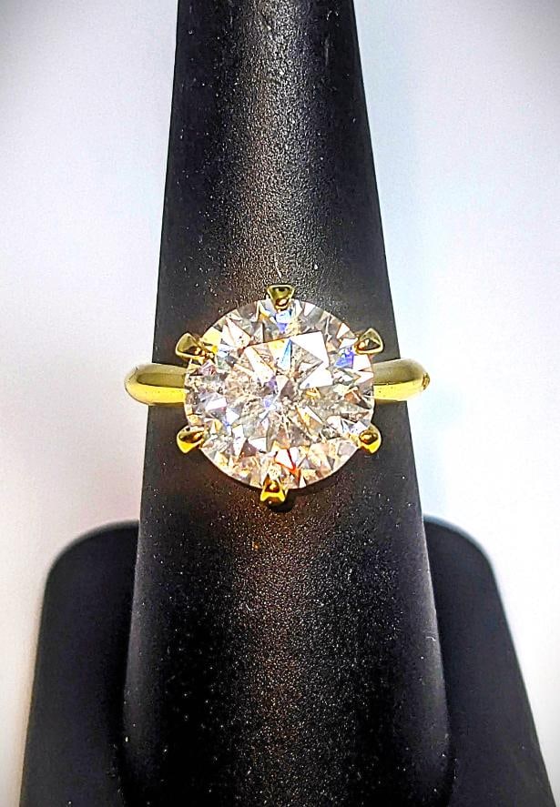 Ladies Sparkling 5 Ct White Simulated Lab Diamond Ring: This Huge 5 Ct Lab Simulated Diamond Solitaire is a? Brilliant Round Cut Measuring 11 mm. The Color is Bright Ice White. It is eye clean and bursting out with a full spectrum of colors. It Is Mounted 