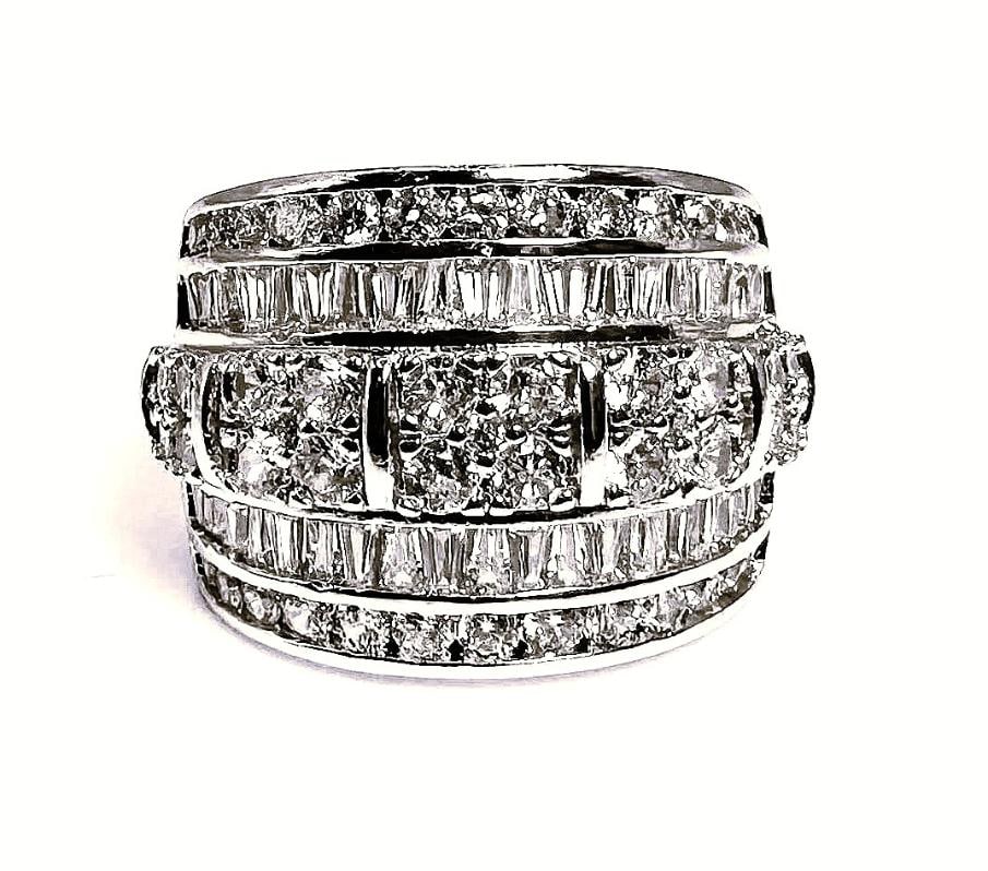 14 Kt White Gold Plate 5.75 Ctw Lab Simulated Diamond Ring: Gorgeous 14 Kt 5.75 Cttw Lab Simulated Diamond Ring. These Sparkling Gemstones are all Near Flawless and Mounted in 14 Kt. White Gold Overlay., This ring is well made with strong detail. It is a size 