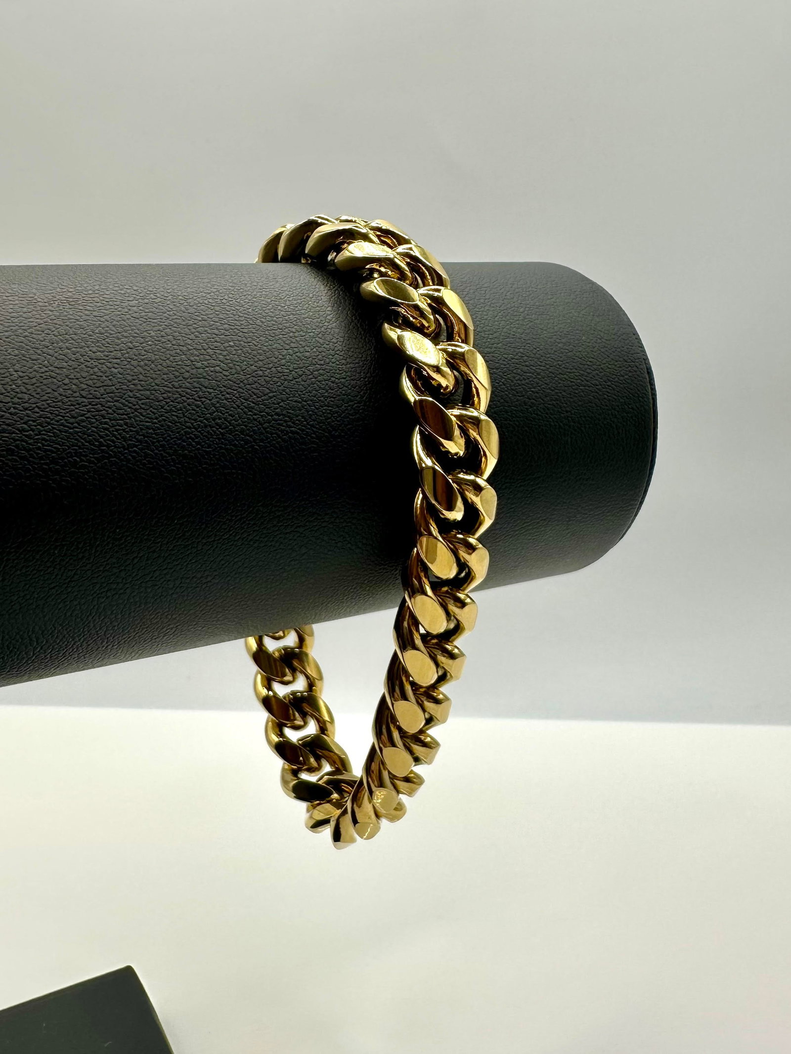 Huge 74.6 Gram 14 Kt Yellow Gold Plate Cuban Curb Link Bracelet (1 of 7)