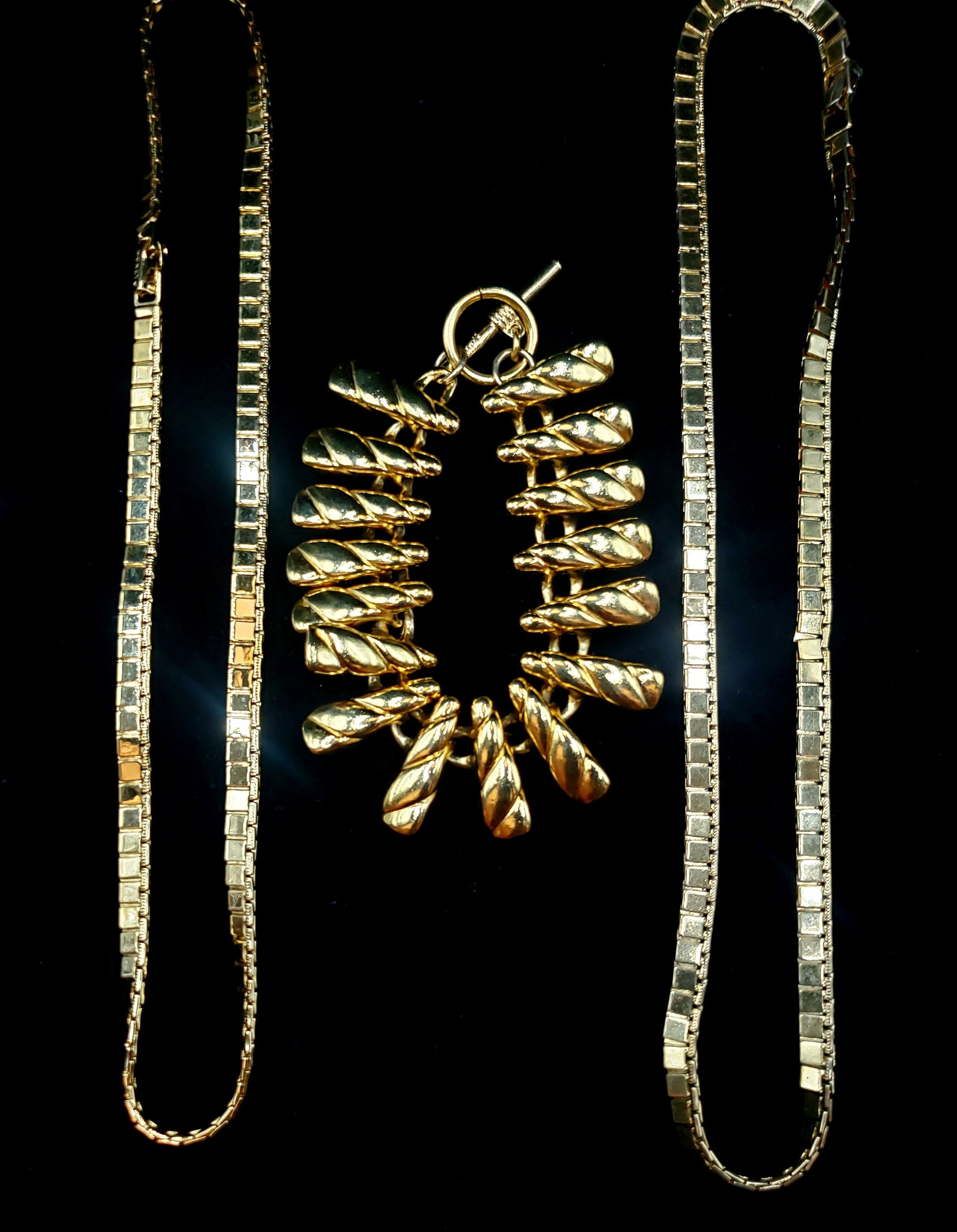 2 Matching Monet Necklaces and Anne Klein Bracelet: This 3 piece lot Approx 112 Total Grams