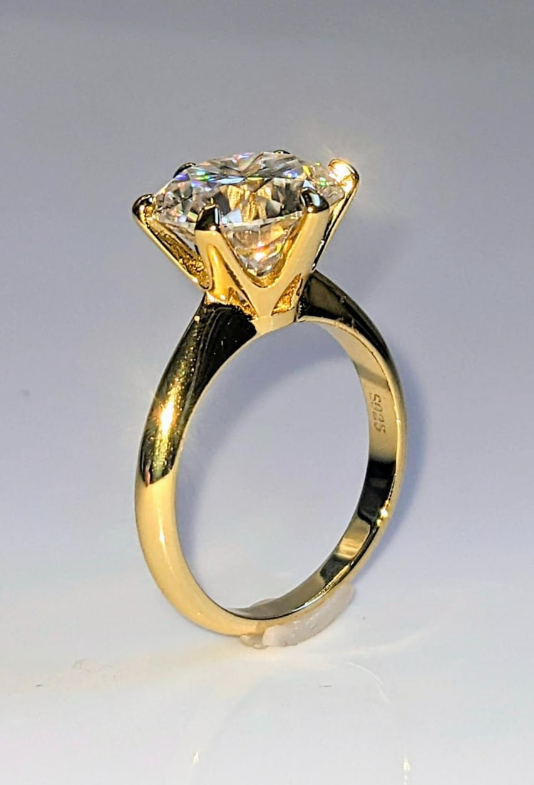 Sparkling 5 Ct White VVS1 Simulated Lab Diamond Ring: This Huge 5 Ct Lab Simulated Diamond Solitaire is a? Brilliant Round Cut Measuring 11 mm. The Color is Bright Ice White. It is eye clean and bursting out with a full spectrum of colors. It Is Mounted 