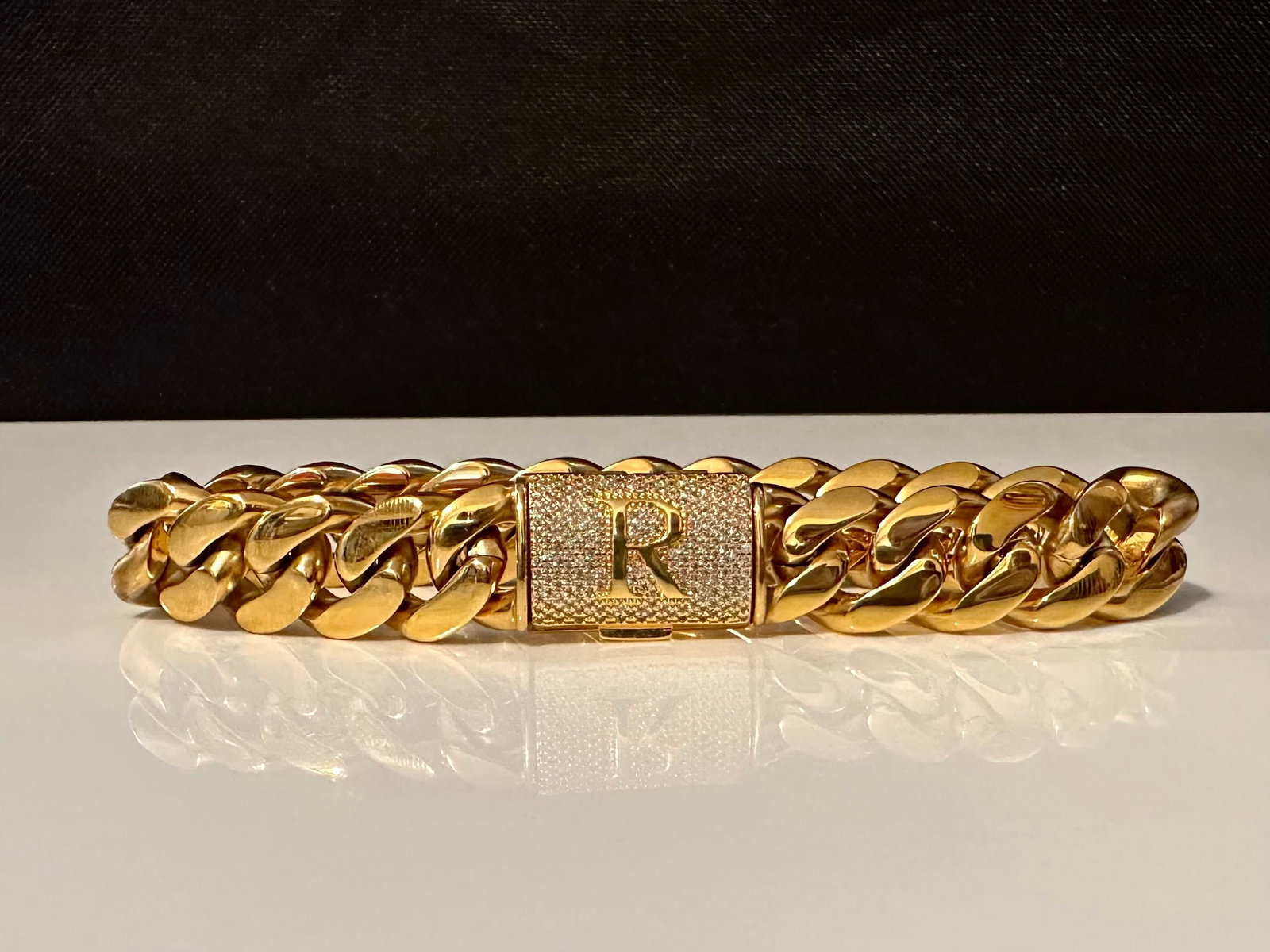 Sparkling 14 Kt Gold Plate 65.5 Grams Monogramed Initial "R" Curb Link Bracelet: Sparkling 14 Kt Yellow Gold Plate 65.5 Gram Monogramed Initial "R" Curb Link Bracelet, This well made Strong and Durable Monogrammed 'R' Bracelet Measures A Stealth 14 mm. Wide and 8.5" Long.