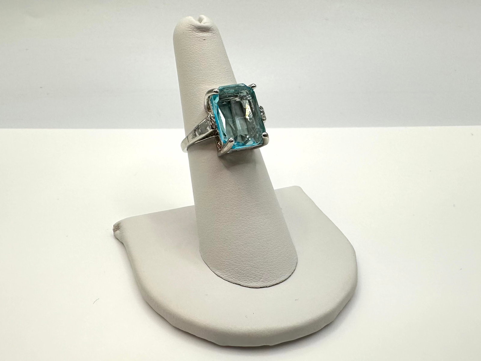 14 Kt White Gold Plate 6.5 Ct Simulated Sky Blue Topaz Ring (1 of 10)