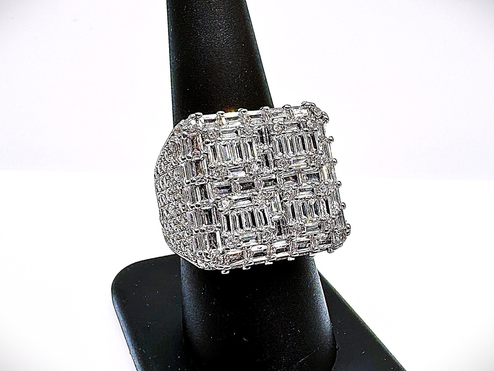 Mens 14 K White Gold Plate 6.75 Cttw Sparkling White VVs1 Simulated Diamond Ring (1 of 6)