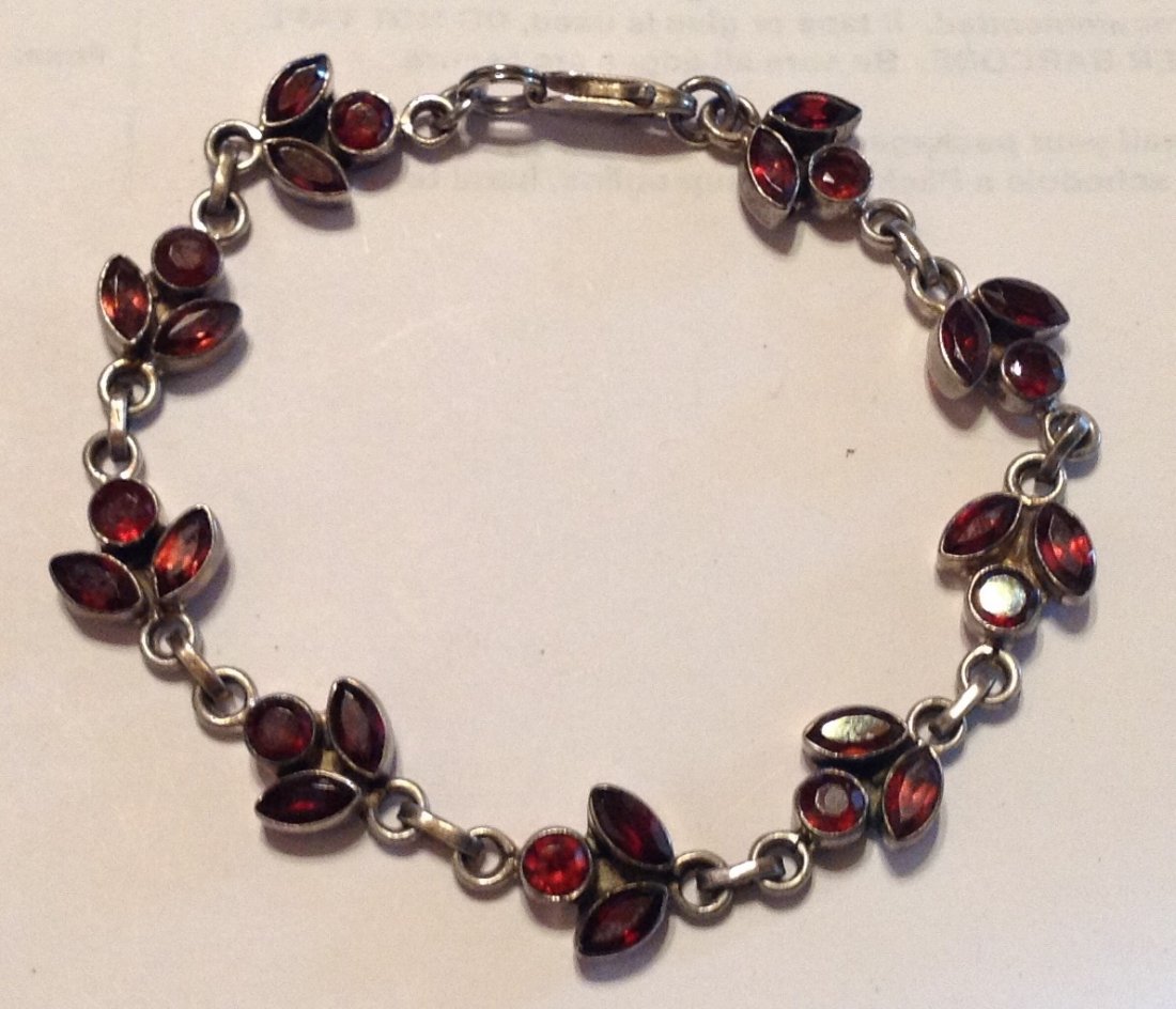 Estate vintage Sterling silver garnet link bracelet (1 of 4)