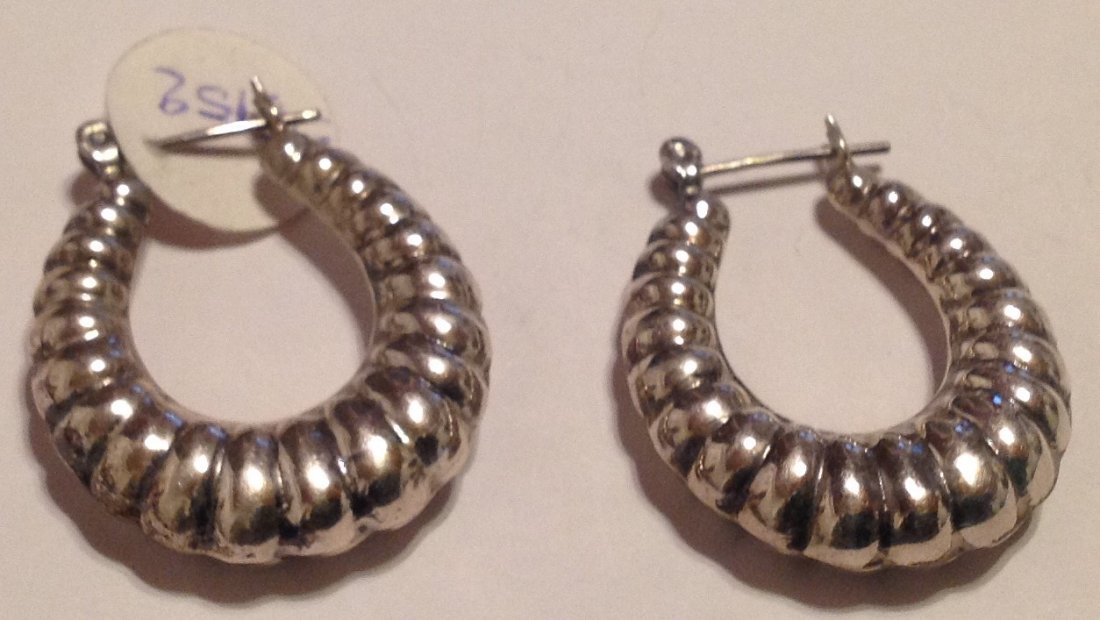 Estate vintage Sterling 925 Scallop puff earrings (1 of 3)