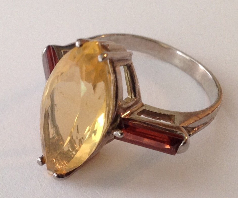 Estate vintage Sterling silver peridot ring (1 of 4)