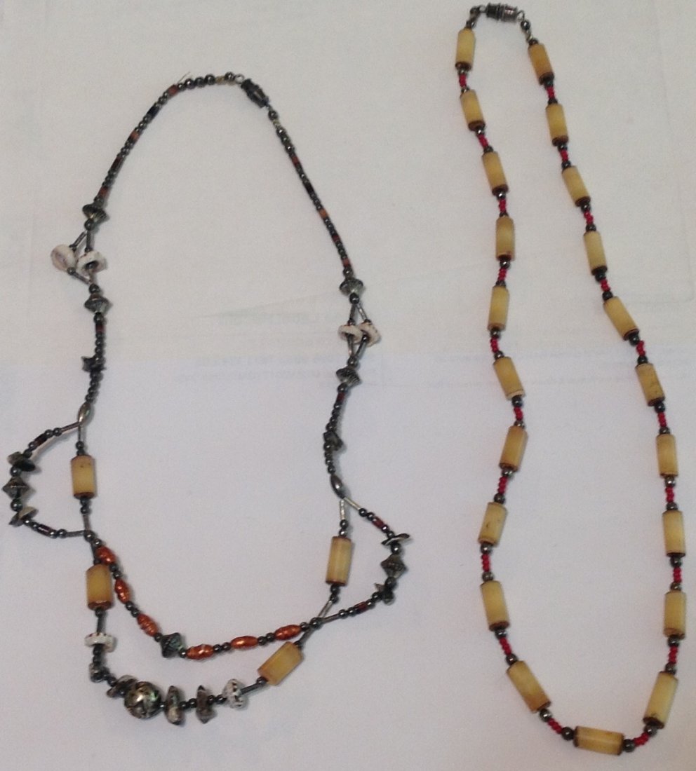 Vintage native lot of 2 bead necklaces (1 of 4)