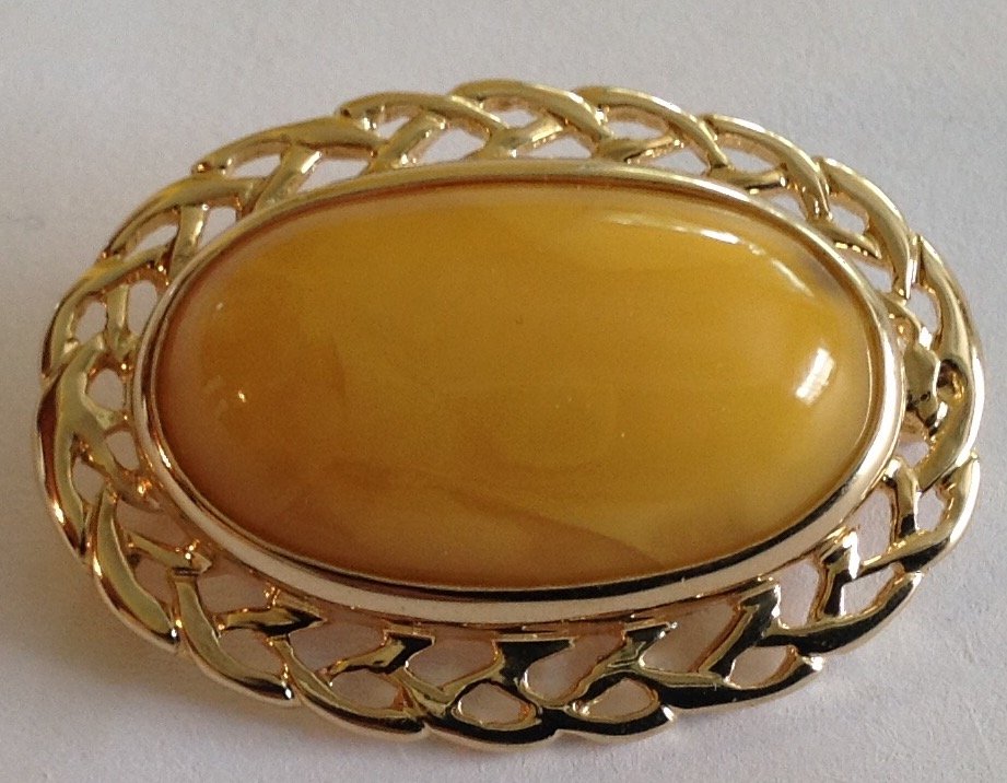 Estate vintage egg yolk Amber pendant brooch (1 of 5)