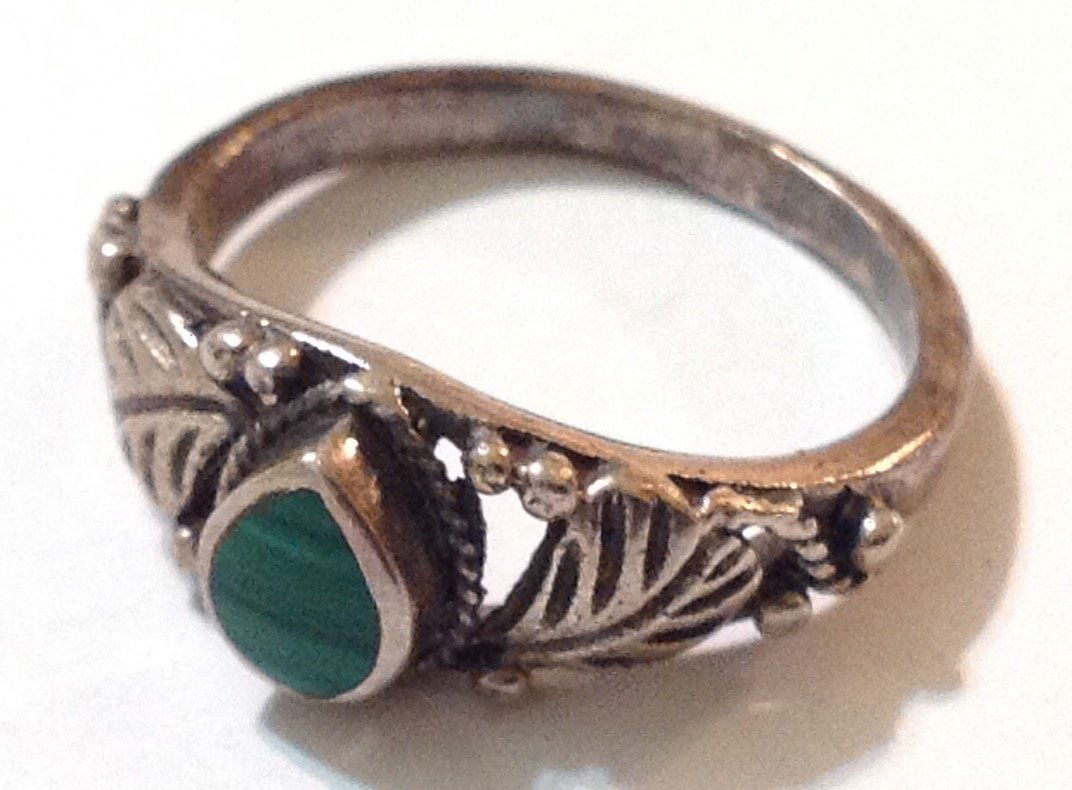Estate native Sterling Silver Old pawn malachite ring (1 of 3)